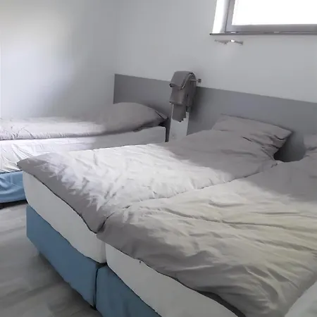 Lux Suterena/basement מלון דירות Blizne Laszczynskiego