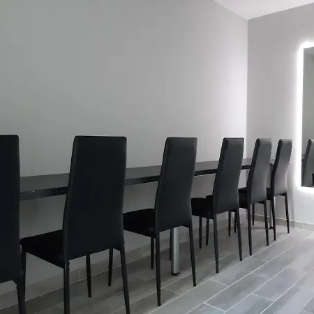 Lux Suterena/basement מלון דירות Blizne Laszczynskiego